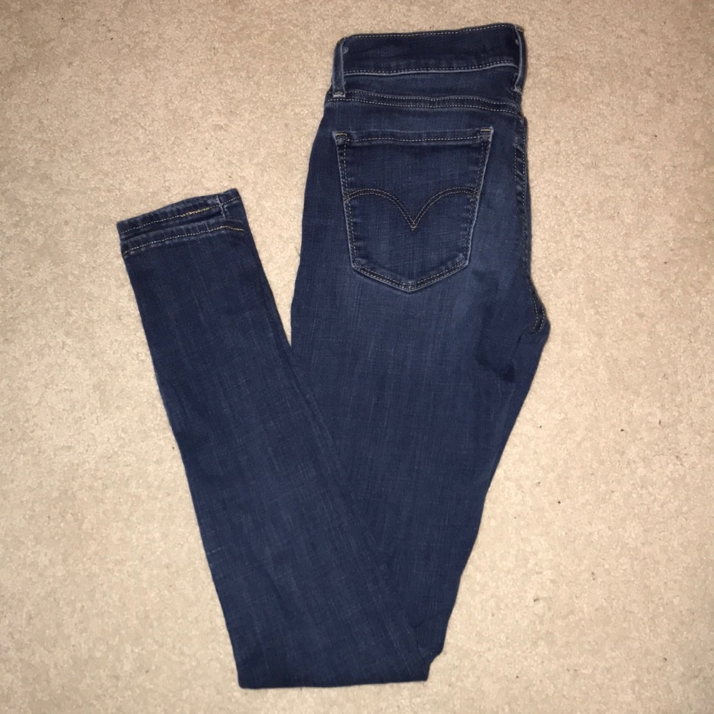 Levi’s 710 Super Skinny (tall) w/ Knee Distressing